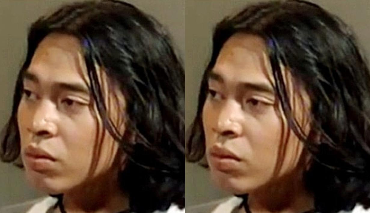 Komeng mulai meroket kariernya saat di Acara Sponta. Gara-gara acara itu ia lekat dengan kata 'uhuy' yang dikenal sampai sekarang. Komeng saat muda ini bergaya rambut gondrong belah tengah yang hits abis kala itu. (Liputan6.com/IG/komengfc)