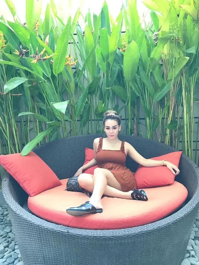 6 Potret Cantik Bebby Fey, DJ Cantik yang Mengaku Hendak Diperkosa Setan