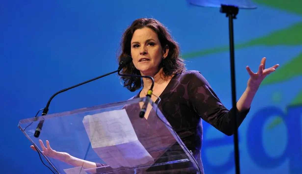 Orangtua Ally Sheedy bercerai saat ia berusia 9 tahun. Ibunya kini mengaku seorang lesbian, begitu pula dengan anak Ally, Rebecca. (D DIPASUPIL / GETTY IMAGES NORTH AMERICA / AFP)