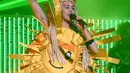 Dalam kata-kata yang diucapkan dalam videonya itu, Miley sempat terhenti berkata lantaran tak kuasa menahan sedihnya. Namun ia tetap melanjutkan video beserta kekecewaan dan harapan untuk ke depannya. (AFP/Bintang.com)