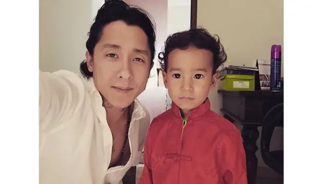 Daniel kerap menghabiskan waktu bersama dengan putra semata wayangnya.