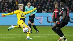 Duel Bundesliga antara Bayer Leverkusen vs Borussia Dortmund harus berakhir tanpa adanya pemenang dengan skor 1-1. (AP Photo/Martin Meissner)