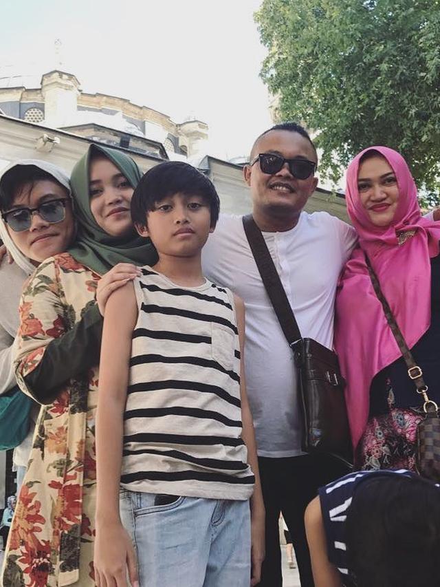 [Fimela] Kenangan Rizky Febian dan Lina