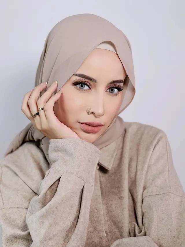 3 Jenis Kain Hijab Pashmina yang Mudah Dibentuk dan Bikin Tampilan Elegan