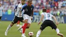 Hingga babak 16 besar Piala Dunia 2018, Kylian Mbappe telah mencetak tiga gol untuk timnas Prancis. (AP/Ricardo Mazalan)