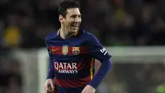 Bintang Barcelona, Lionel Messi tersenyum usai mencetak gol ke gawang Celta Vigo pada lanjutan La Liga Spanyol pekan ke-24 di Stadion Camp Nou, Barcelona. (AFP / Lluis Gene)
