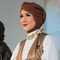 "Kalau saya intinya gini, anak saya kan masih kuliah. Yang paling penting itu pertemanan yang mendukung saling support, saling menjaga nama baik. Saling berprestasi," lanjut Marini Zumarnis. (Adrian Putra/Bintang.com)