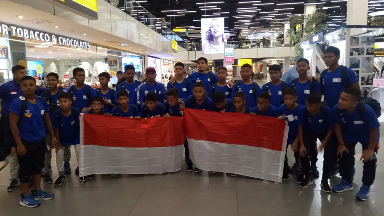 FOSSBI Rajawali Muda dan ASIOP APACINTI akan berlaga di Final Dunia Danone Nations Cup (Liputan6.com / Jonathan Pandapotan Purba)