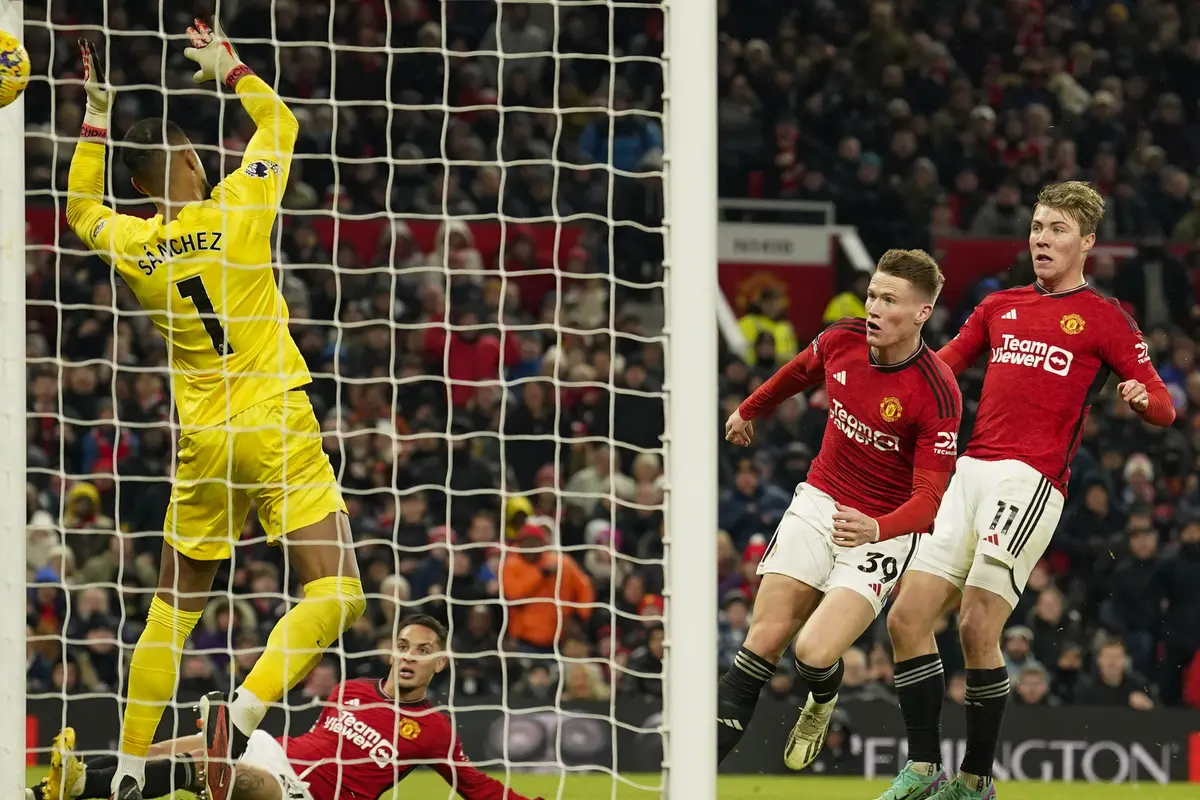 Foto: Aksi Scott McTominay Cetak Brace saat MU Tampil Solid Mengalahkan Chelseaq