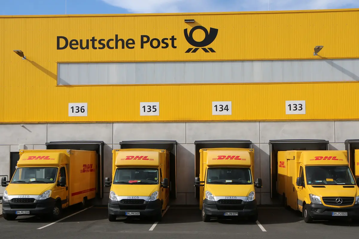 Kantor Pos Jerman Pakai Armada Van Listrik untuk Antar Surat
