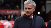 Pemilik Chelsea, Roman Abramovich, dikabarkan masih memberikan Jose Mourinho untuk terus menukangi klubnya.