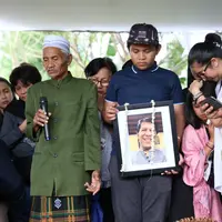 Jum’at, 1 Desember sekitar pukul 09.20 WIB, ayah Novita Angie, R. Sumiharso menghembuskan napas terakhirnya di RS Dharmais, setelah menjalani perawatan selama kurang lebih satu minggu di rumah sakit tersebut. (Daniel Kampua/Bintang.com)