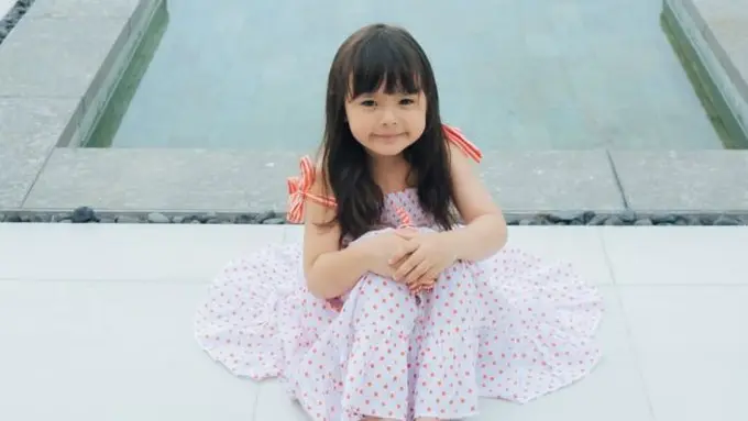 Potret Gemas dan Lucunya Chloe, Anak Asmirandah yang Sudah Pintar Pose. (instagram/chloeemmanuellevanwattimena)