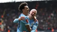 Pep Guardiola Mantau dari Tribune, Man City Libas Liverpool dan Rajai Piala Domestik Inggris
