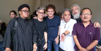 Musisi senior yang juga pernah tergabung dalam grup band Godbless baru saja meninggal dunia pada hari ini, Senin (5/2/2018). Mantan keyboardis Godbless itu meninggal dalam usia 63 tahun. (Adrian Putra/Bintang.com)