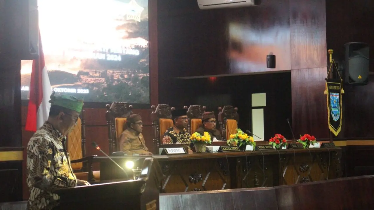Rapat pembahasan Rancangan Peraturan Daerah tentang APBD Tahun 2024 dalam rapat paripurna yang digelar di DPRD Kabupaten Probolinggo, Senin (23/10). (Istimewa)