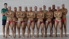 Pemain Timnas Polo Air Indonesia foto bersama usai latihan di Stadion Aquatik GBK, Jakarta, Senin (11/11). Para punggawa Timnas Polo air menargetkan medali emas di SEA Games 2019. (Bola.com/M Iqbal Ichsan)