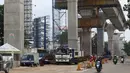 Suasana pembangunan proyek Jalan Layang Non-Tol (JLNT) Busway Tendean-Ciledug di Kebayoran Baru, Jakarta, Minggu (13/3/2016). Proyek JLNT tersebut sudah mencapai 60 persen dan ditargetkan selesai 2016 ini. (Liputan6.com/Immanuel Antonius)
