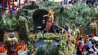 Parade budaya dan bunga (culture parade & flowers), Surabaya, Minggu (7/5/2017). (Dian/Liputan6.com)