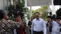 Plt Gubernur DKI Basuki Tjahaja Purnama (Ahok) mendatangi Istana Merdeka, Jakarta, Jumat (31/10/2014). (Liputan6.com/Herman Zakharia)  