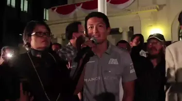 Ratusan orang menyambut menyambut pembalap Formula 1 asal Indonesia Rio Haryanto di Konsulat Jenderal Republik Indonesia di Melbourne-Victoria, Australia. Rio tiba Selasa pagi (15/03/2016) untuk mengikuti seri pertama F1 tahun ini.