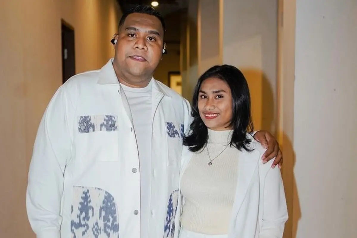 Andmesh dan Ria Laolere (https://www.instagram.com/p/CxxrOqppkaR/)