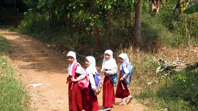 Demi Anak Bangsa, Sekolah di Jatim Ini Rela Dibayar Rengginang
