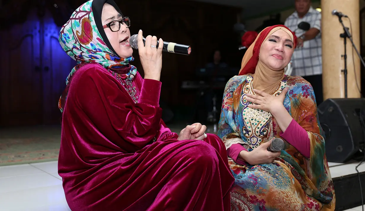 Lebih lanjut lagi, Dorce memiliki keinginan untuk disemayamkan di dekat masjid yang didirikan olehnya. Bahkan ia telah membeli tanah disana. (Galih W. Satria/Bintang.com)