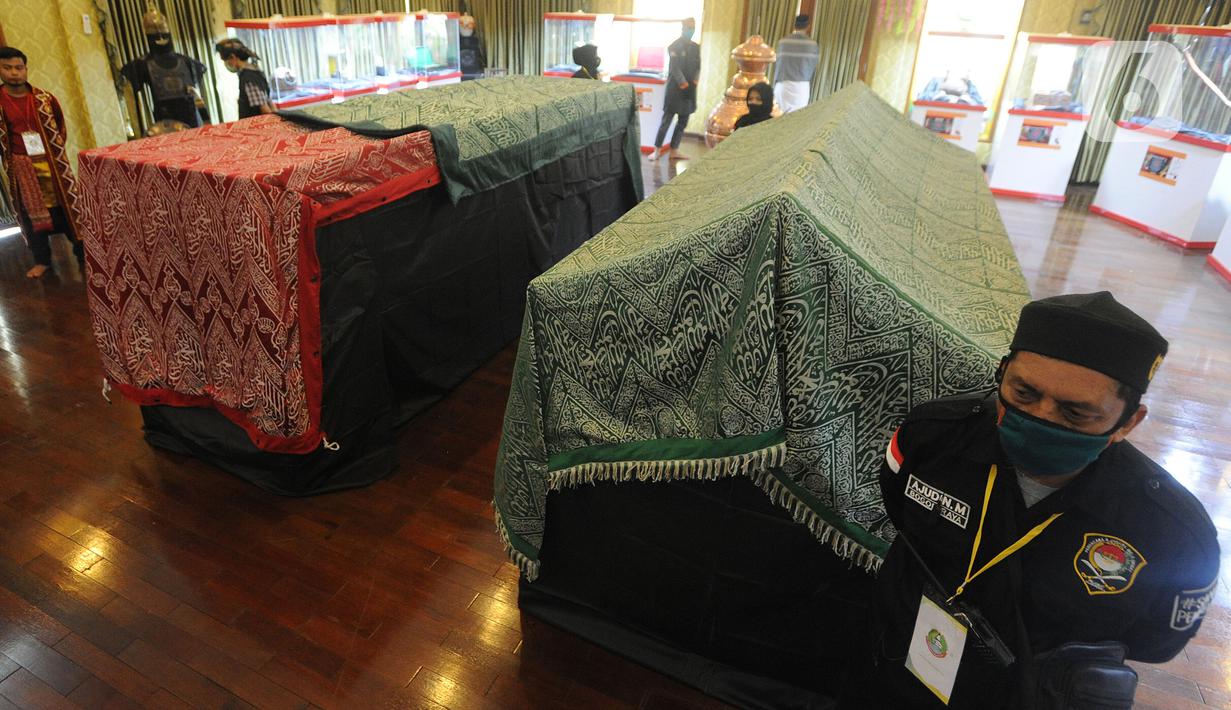 Suasana Pameran Artefak Rasulullah dan Sahabat Nabi di Padepokan Welas Asih, Parung, Kabupaten Bogor, Jawa Barat, Minggu  (26/7/2020). Pameran ini bertujuan sebagai syiar untuk lebih menumbuhkan kecintaan kepada Rasulullah SAW yang menjadi suri teladan kaum muslim di dunia. (merdeka.com/Arie Basuki)