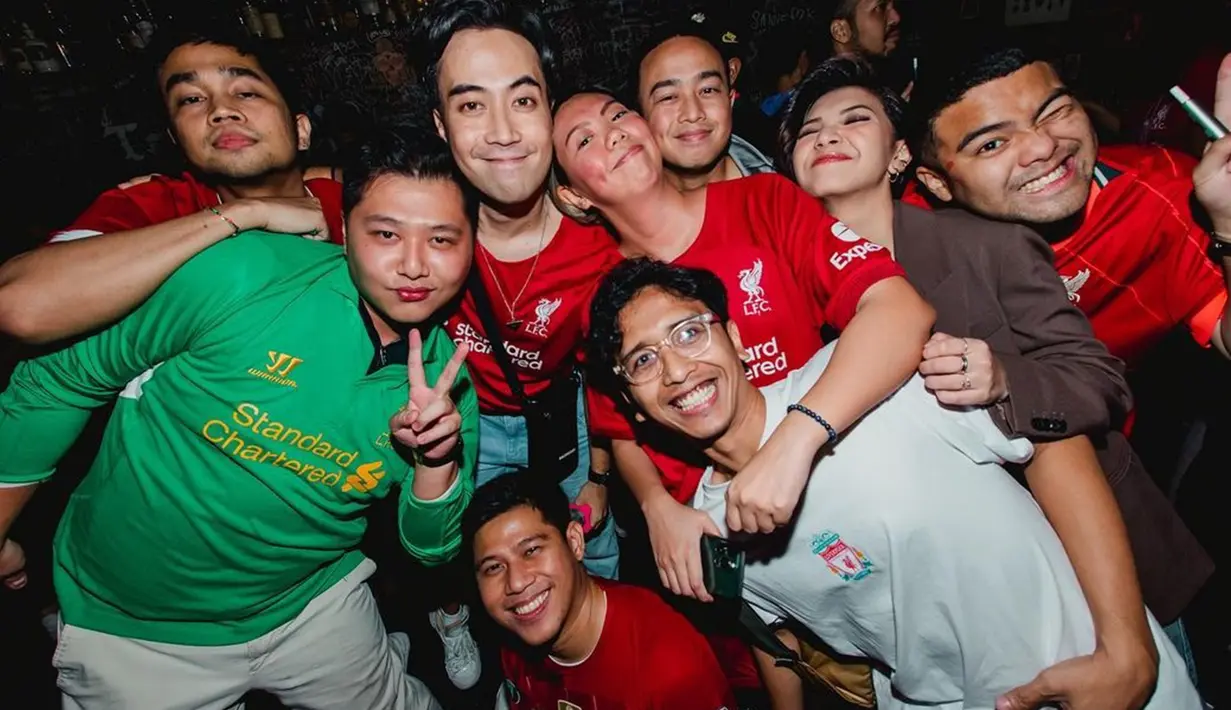 Sejumlah selebriti lain yang juga datang ke perayaan ultah Nino RAN, antara lain Rossa, Afgan, Vidi Aldiano, Sheila Dara, Isyana Sarasvati dan masih banyak lagi. Mereka semua menikmati acara dengan penuh keceriaan. Nino pun begitu bahagia bisa bersama dengan orang-orang terdekat di hari istimewanya. (Liputan6.com/IG/@ninokayam)