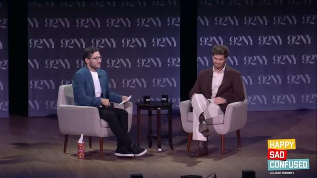 Andrew Garfield dan Josh Horowitz di Podcast "Happy Sad Confused" (YouTube/Josh Horowitz)