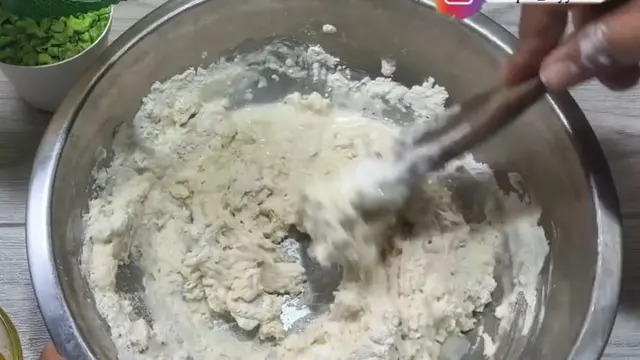 Rahasia Gorengan Tetap Renyah dan Tidak Berminyak (Credit: Youtube/DAPUR RAYYANKA)