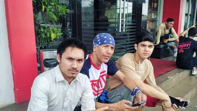 7 Potret Yosua Putra, Sosok Viral di Balik Budi Setiawan yang Jadi Meme