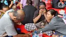 Warga korban kebakaran kawasan permukiman padat penduduk di Jalan Kemayoran Gempol mengungsi di Posko Bencana Polres Metro Jakarta Pusat, Selasa (21/1/2025). (Liputan6.com/Herman Zakharia)