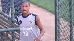 Roberto Goncalves didatangkan Barca dari Fluminense dengan status pinjaman selama satu musim. Namun klub Katalunya itu memiliki opsi permanen. (www.globoesporte.globo.com)