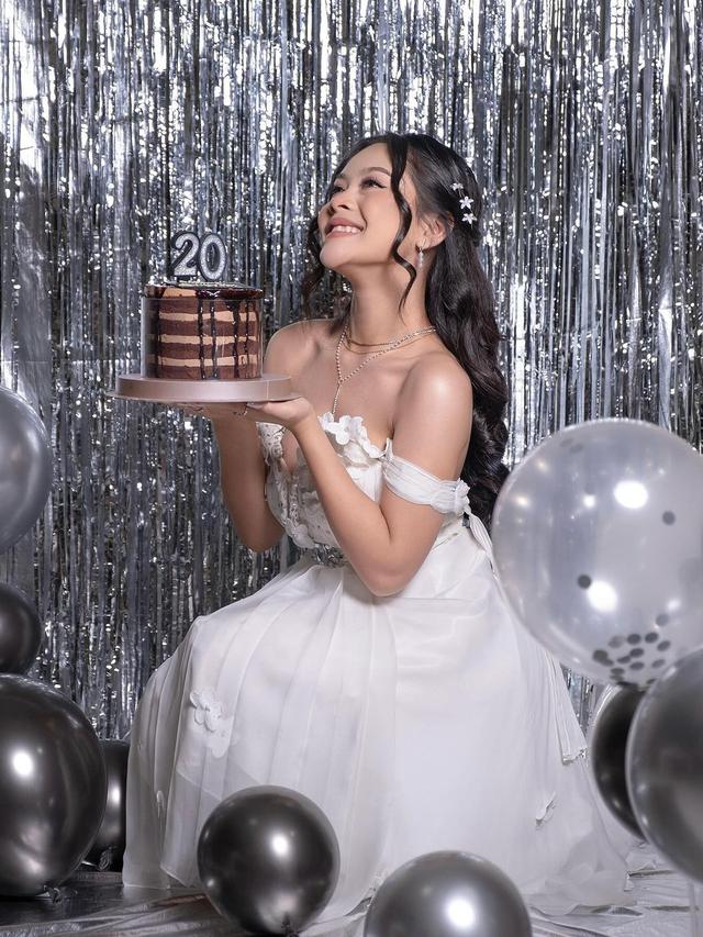 Melly Lee Ultah ke-20