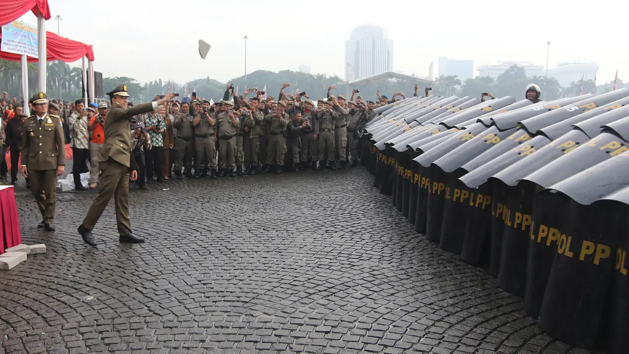 Anies Baswedan Pimpin Upacara HUT Satpol PP
