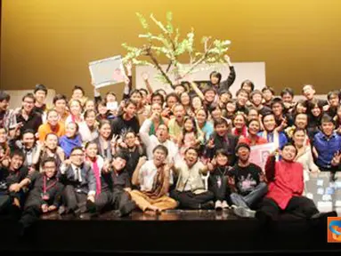 Citizen6, Singapura: Hampir seratus mahasiswa yang tergabung dalam Perhimpunan Indonesia NUS (PINUS) ikut terlibat dalam pagelaran akbar ini: mulai dari penyusunan naskah, penggubahan lagu, hingga penataan set. (Pengirim: Alika Tuwo)