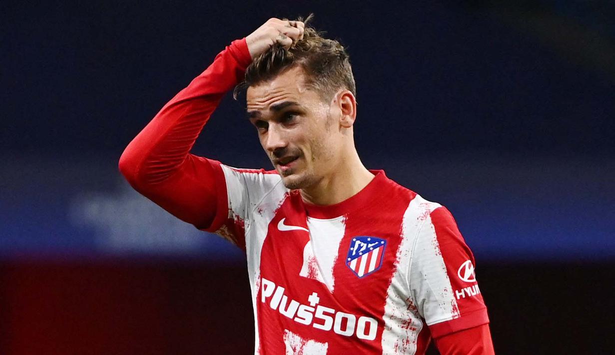 Atletico Madrid bukanlah klub asing. Pada 2019, Los Rojiblancos menjual Griezmann ke El Barca. Dalam beberapa musim terakhir Antoine Griezmann tak mampu tampil maksimal bersama Barcelona akhirnya kembali ke Atletico Madrid dengan status dipinjamkan. (AFP/Gabriel Bouys)