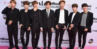 Lagi-lagi BTS menorehkan prestasi di dunia K-pop. Setelah meraih beberapa penghargaan international, kini RM dkk kembali mengukir prestasi di dunia musik K-pop. (Foto: koreaboo.com)