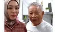 Potret kenangan Angelina Sondakh dan ayahnya. (Sumber: Instagram/angelinasondakh09)