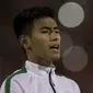 Gelandang Timnas Indonesia, Hanif Sjahbandi, menangis sebelum melawan Vietnam pada laga SEA Games di Stadion MPS, Selangor,Selasa (22/8/2017). Kedua negara bermain imbang 0-0. (Bola.com/Vitalis Yogi Trisna)