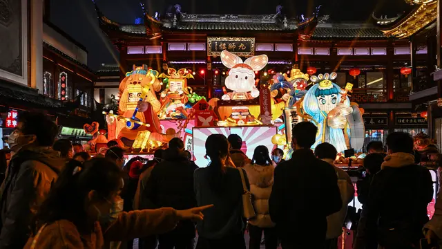 Suasana Taman Yu di Shanghai Jelang Tahun Baru Imlek