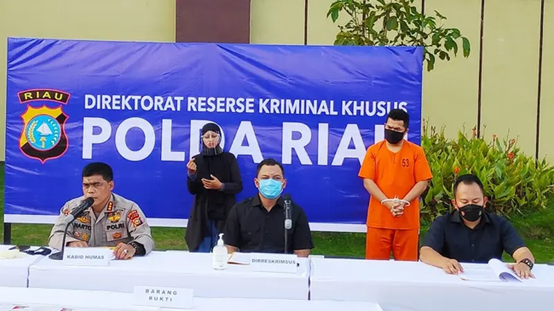 Reskrimsus Polda Riau dalam konferensi pers kejahatan perbankan di BJB Pekanbaru.