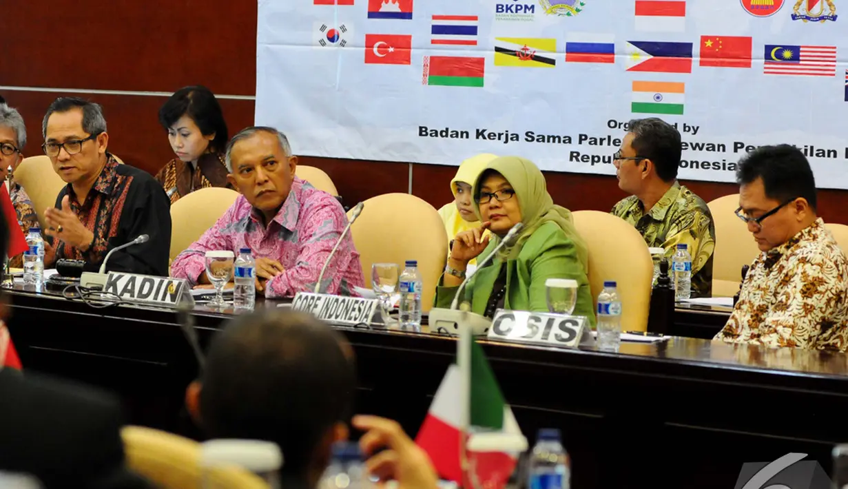 KADIN, CORE Indonesia dan CSIS menjadi narasumber dalam  'Focus Group Discussion' yang digelar Badan Kerja Sama Parlemen DPD RI, Jakarta, Selasa (2/12/2014). (Liputan6.com/Andrian M Tunay)
