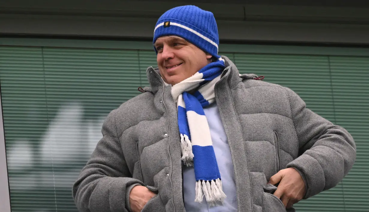 <p>Reaksi pemilik Chelsea, Todd Boehly saat menonton langsung laga pekan ke-26 Liga Inggris 2022/2023 melawan Leeds United di Stamford Bridge, London, Sabtu (05/03/2023) malam WIB. The Blues berhasil menang dengan skor 1-0. (AFP/Justin Tallis)</p>