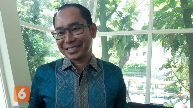Direktur Perlindungan WNI Judha Nugraha (depan) di Kantin Diplomasi, Kemlu RI.
