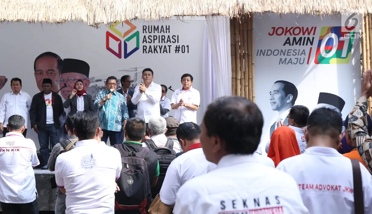 ejumlah Advokat Indonesia Maju saat mendeklarasikan dukungan kepada Calon Presiden/Wakil Presiden Joko Widodo-Ma'ruf Amin di Jakarta, Jumat (30/11). Mereka bertekad menangkal hoax yang menyerang pasangan nomor urut 01. (Liputan6.com/Helmi Fithriansyah)