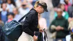 Petenis Rusia, Maria Sharapova tertunduk saat meninggalkan lapangan usai kalah dari Anastasija Sevastova di babak keempat grand slam AS Terbuka 2017 di New York (3/9). Sevastova menang 5-7, 6-4, 6-2 atas Sharapova. (AFP Photo/Eduardo Munoz Alvarez)