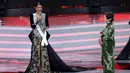 Sebagai informasi, di Grand Final Puteri Indonesia 2026, Agnes Aditya Rahajeng berhasil mengungguli finalis lainnya melalui rangkaian penilaian ketat, termasuk sesi tanya jawab pada babak empat besar yang menjadi penentu akhir. Tampak dalam foto, Agnes Aditya Rahajeng (kiri) asal Banten saat Grand Final Pemilihan Puteri Indonesia 2026 di Jakarta Internasional Convention Center, Jakarta, Jumat (24/4/2026). (Kapanlagi.com/Budy Santoso)